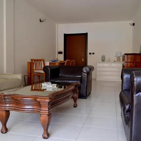 Savoia 13 Apartman *